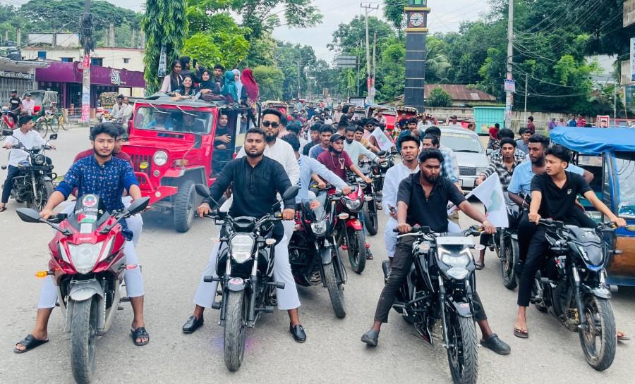 সংযুক্ত ছবি
